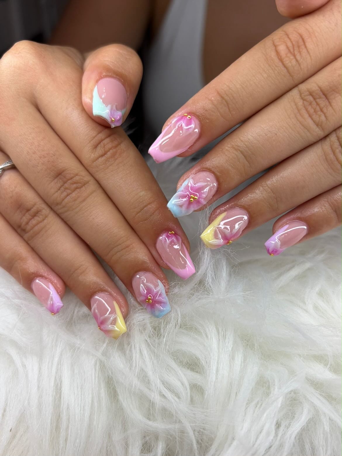 Uñas Blancas con Corazones